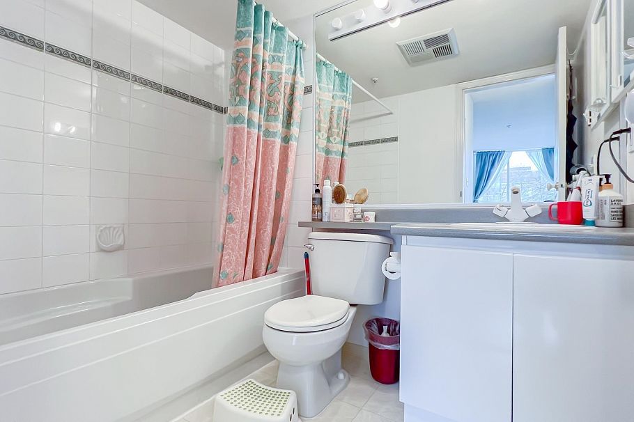 205 8430 Jellicoe Street Vancouver, BC - 10