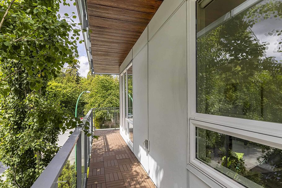 303 1327 Draycott Road North Vancouver, BC - 9