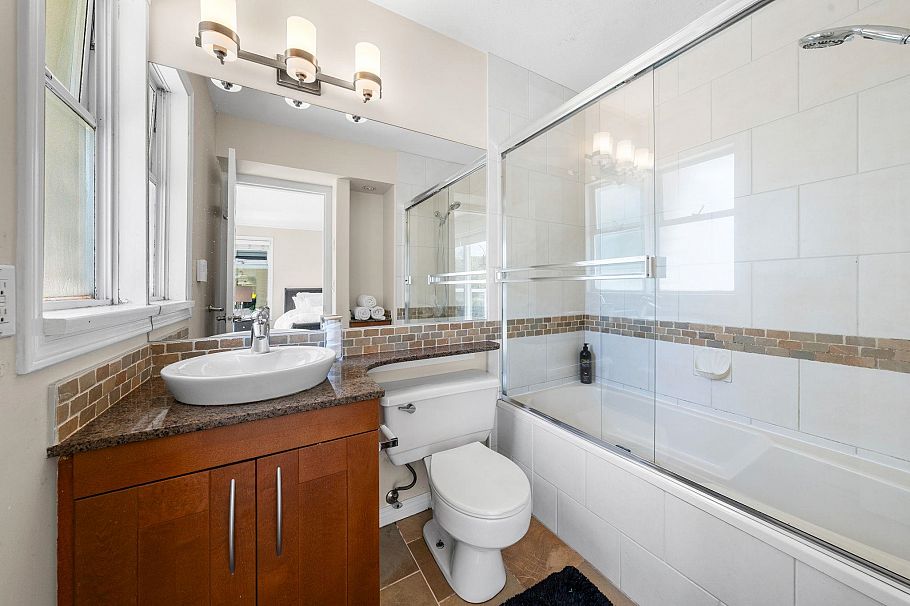 2 460 W 6th Street North Vancouver, BC - 22