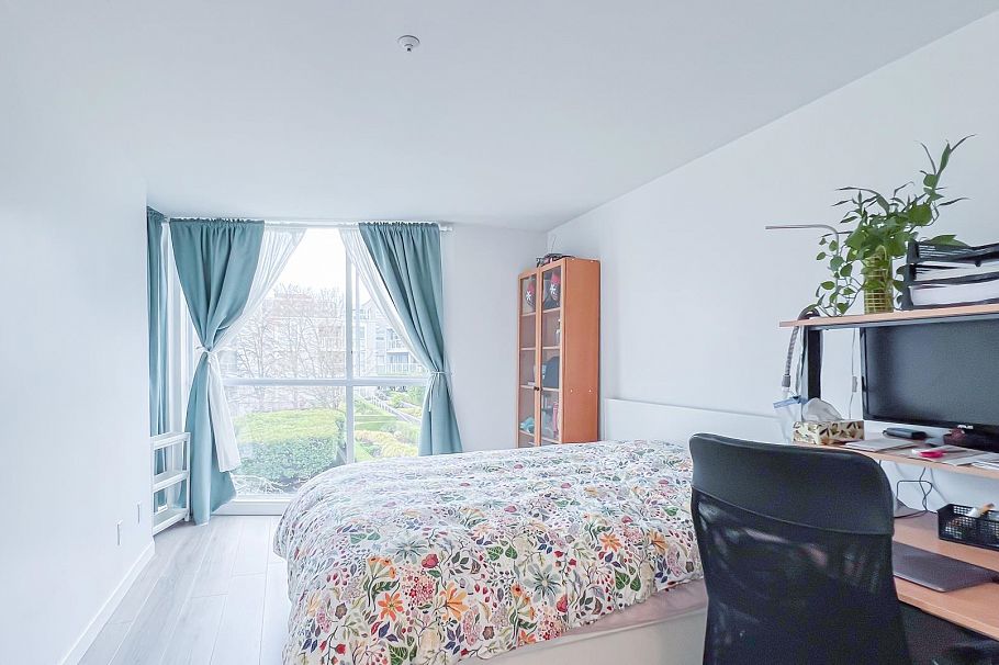 205 8430 Jellicoe Street Vancouver, BC - 7