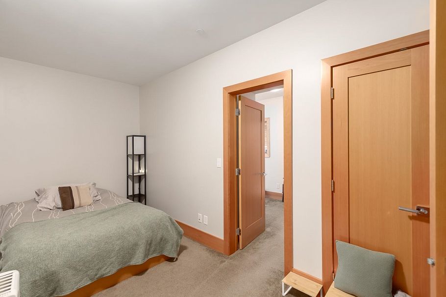 3230 W 31st Avenue Vancouver, BC - 24