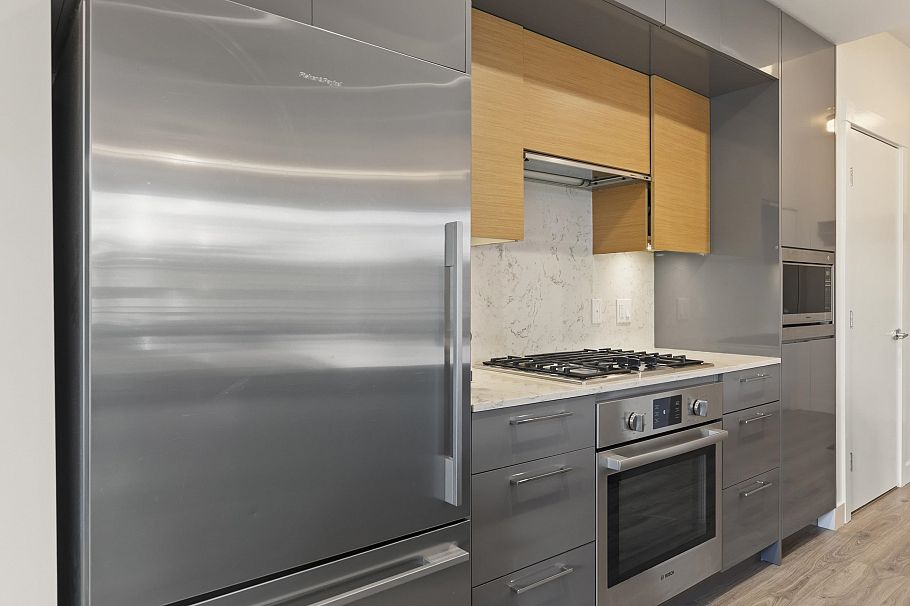 303 1327 Draycott Road North Vancouver, BC - 18