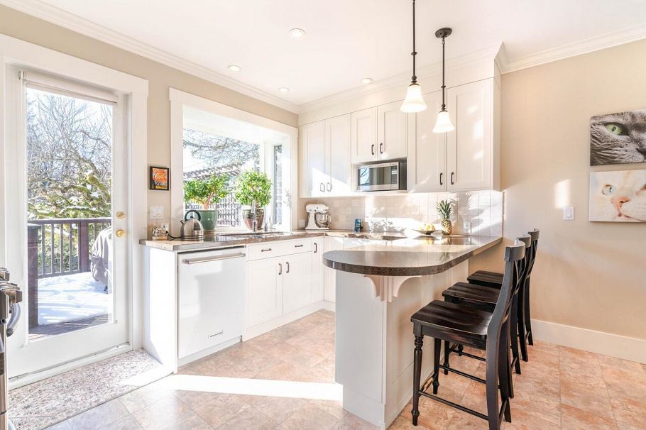 3726 W 33rd Avenue Vancouver, BC - 33