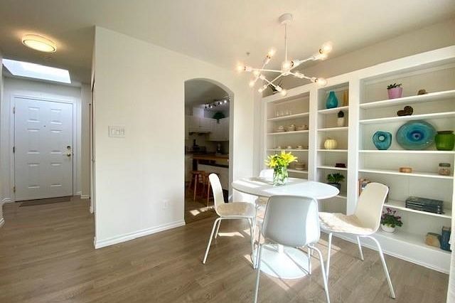 401 3638 Rae Avenue Vancouver, BC - 3