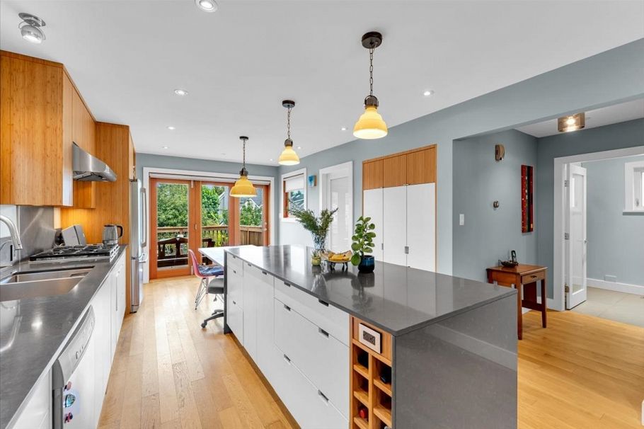 57 W 17th Avenue Vancouver, BC - 3