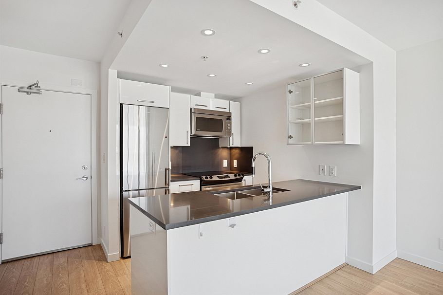 653 955 E Hastings Street Vancouver, BC - 3