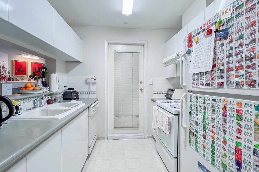 205 8430 Jellicoe Street Vancouver, BC - 6