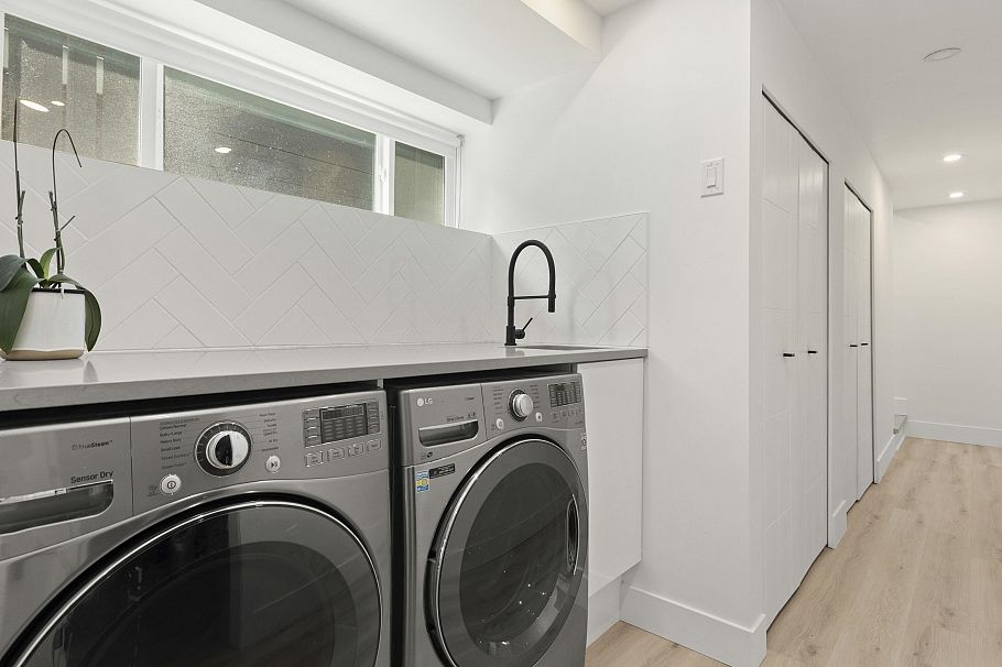 4615 W 7th Avenue Vancouver, BC - 29