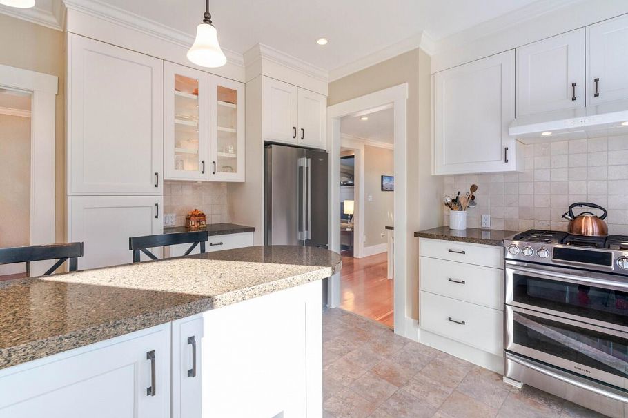 3726 W 33rd Avenue Vancouver, BC - 37