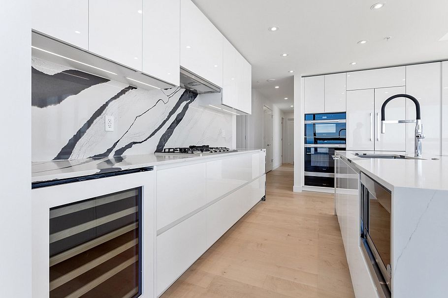 1602 135 E 13th Street North Vancouver, BC - 10