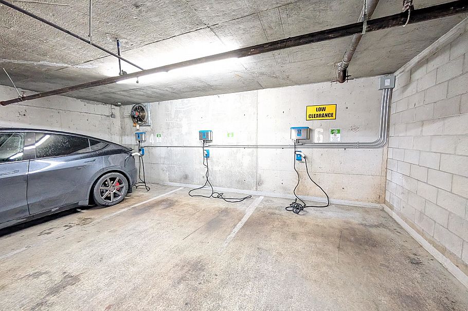 205 8430 Jellicoe Street Vancouver, BC - 14