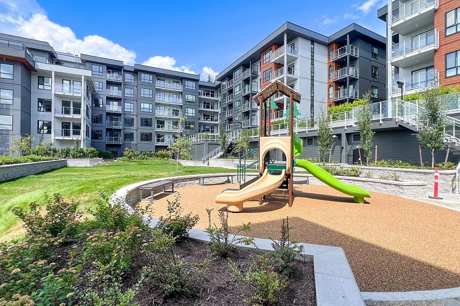 422 3594 Malsum Drive North Vancouver, BC - 26