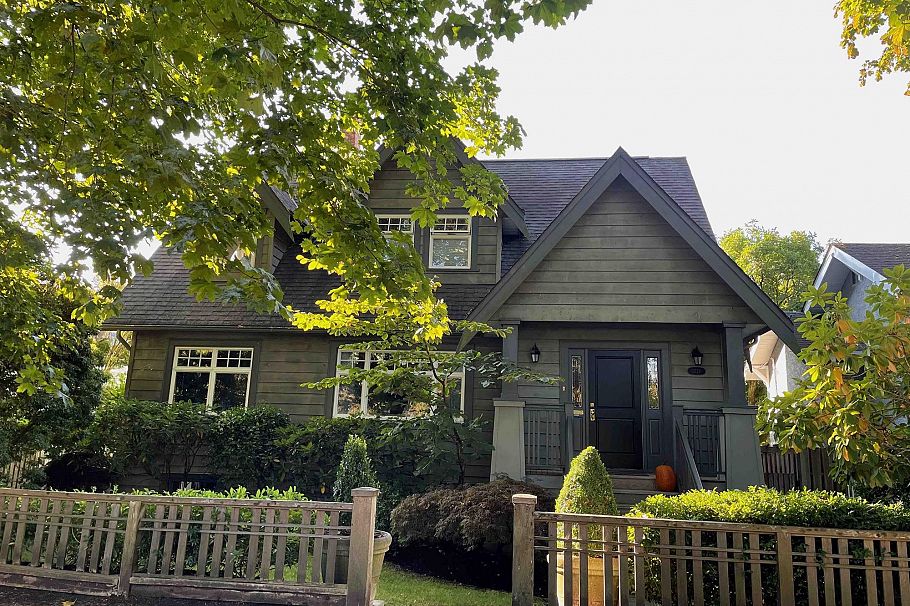 3726 W 33rd Avenue Vancouver, BC - 1