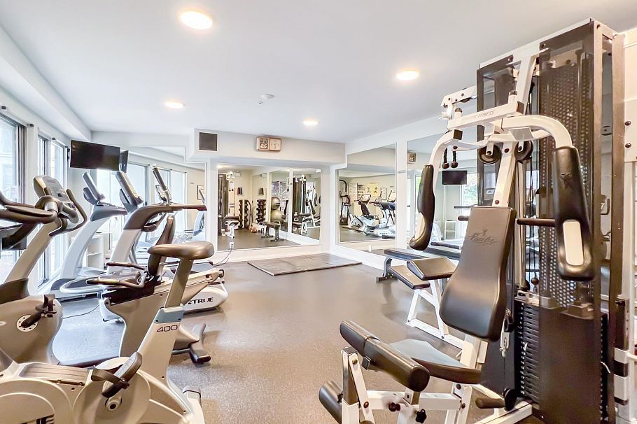 205 8430 Jellicoe Street Vancouver, BC - 18