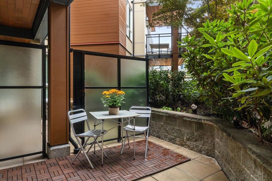 212 733 W 14th Street North Vancouver, BC - 12