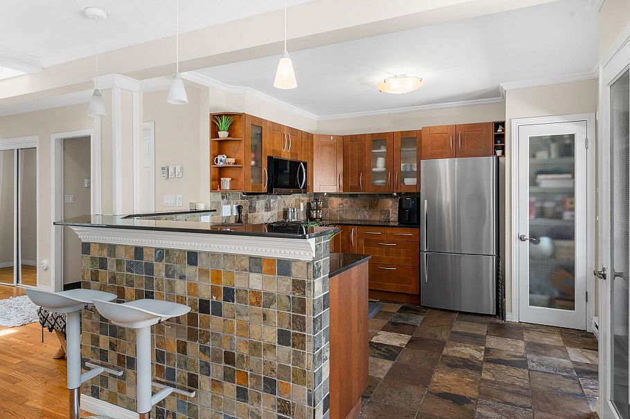 2 460 W 6th Street North Vancouver, BC - 12