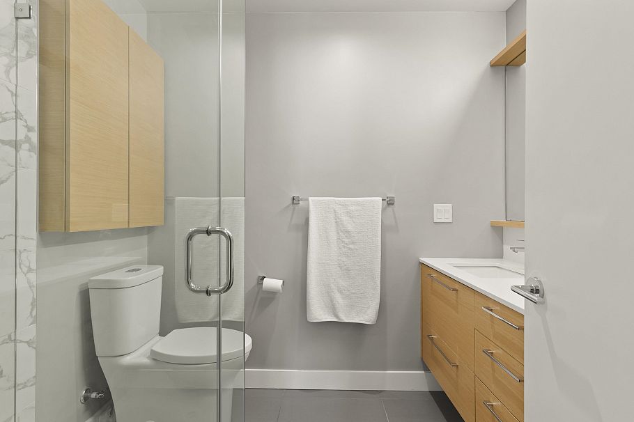 303 1327 Draycott Road North Vancouver, BC - 25