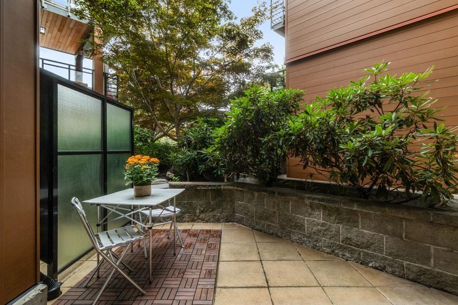 212 733 W 14th Street North Vancouver, BC - 11