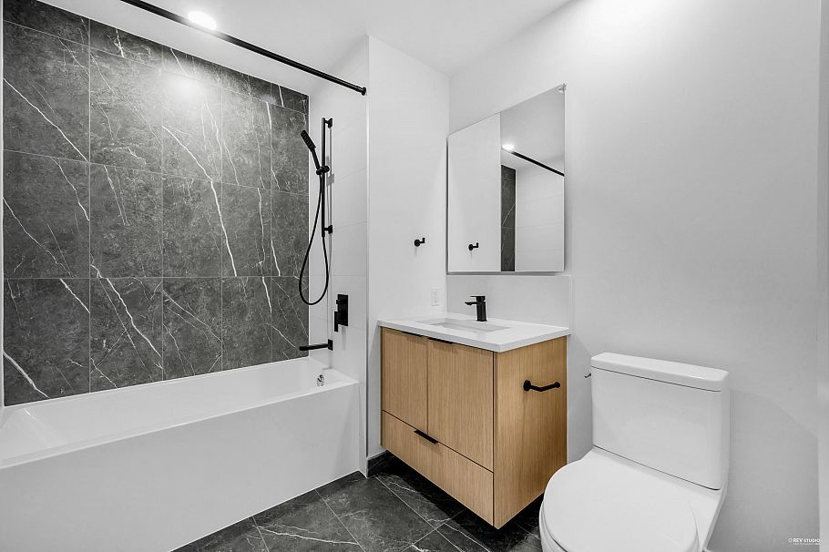 407 422 E 3rd Street North Vancouver, BC - 13