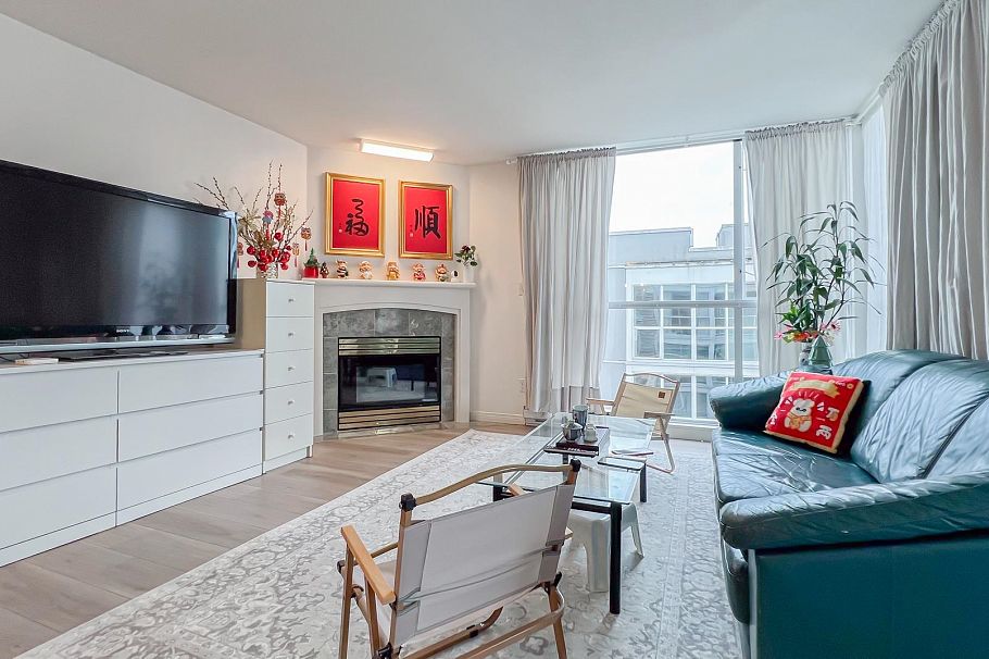 205 8430 Jellicoe Street Vancouver, BC - 3