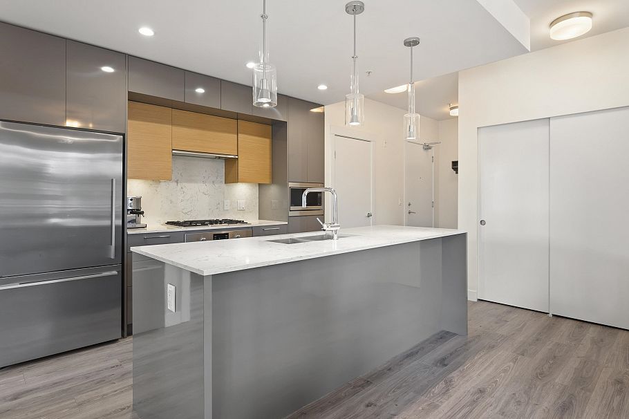 303 1327 Draycott Road North Vancouver, BC - 16