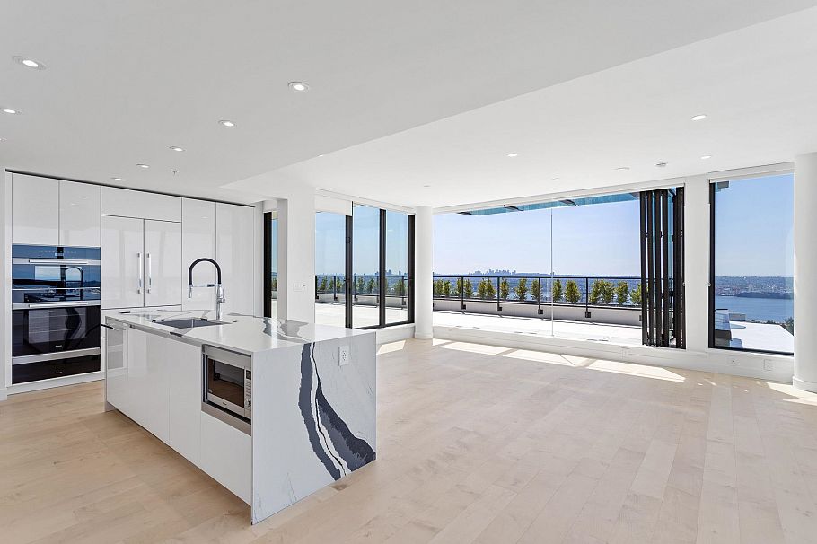 1602 135 E 13th Street North Vancouver, BC - 3