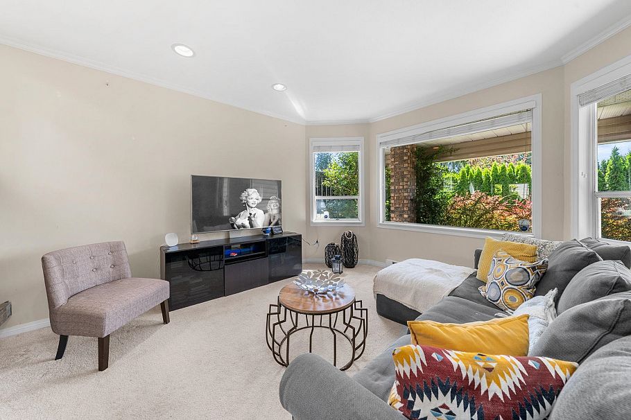 2 460 W 6th Street North Vancouver, BC - 4