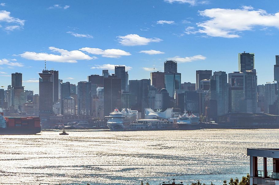 407 422 E 3rd Street North Vancouver, BC - 1