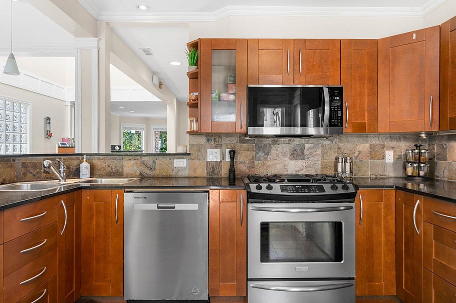 2 460 W 6th Street North Vancouver, BC - 14