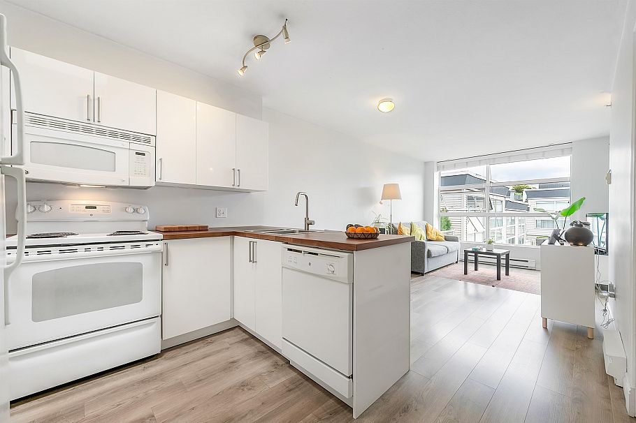 PH11 418 E Broadway Vancouver, BC - 2