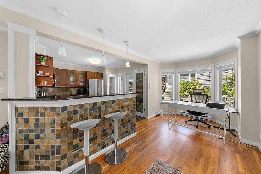 2 460 W 6th Street North Vancouver, BC - 10