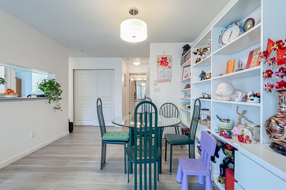 205 8430 Jellicoe Street Vancouver, BC - 5