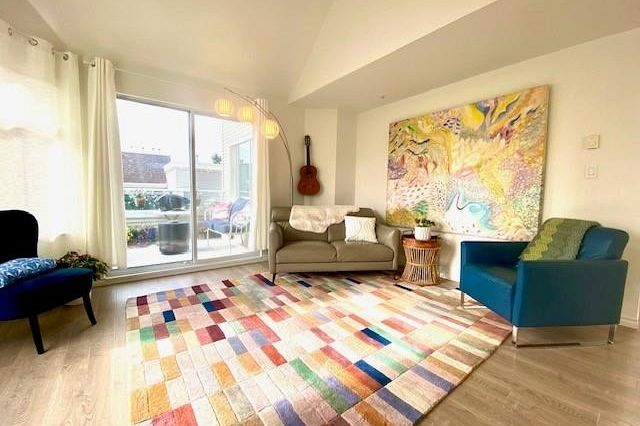 401 3638 Rae Avenue Vancouver, BC - 5