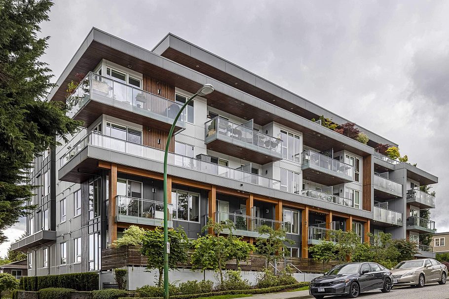 303 1327 Draycott Road North Vancouver, BC - 31