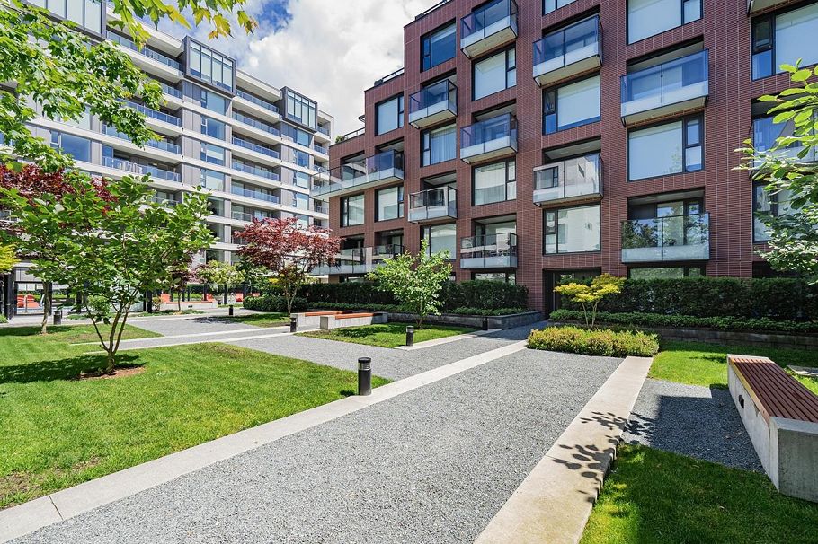 310 1571 W 57th Avenue Vancouver, BC - 2