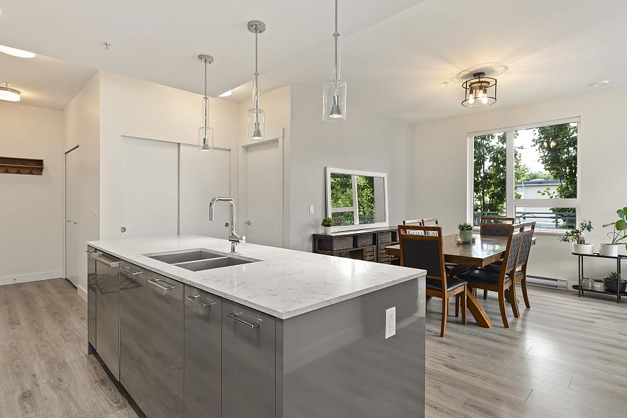 303 1327 Draycott Road North Vancouver, BC - 3