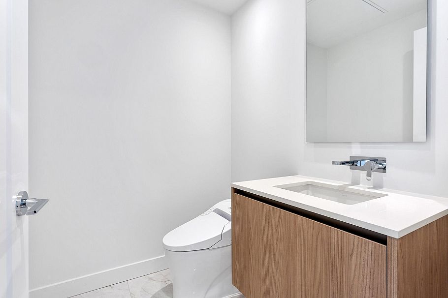 1602 135 E 13th Street North Vancouver, BC - 31