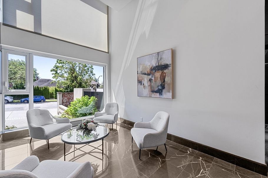 310 1571 W 57th Avenue Vancouver, BC - 5