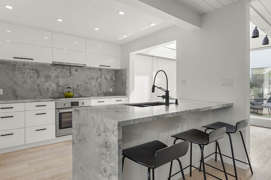 4615 W 7th Avenue Vancouver, BC - 16