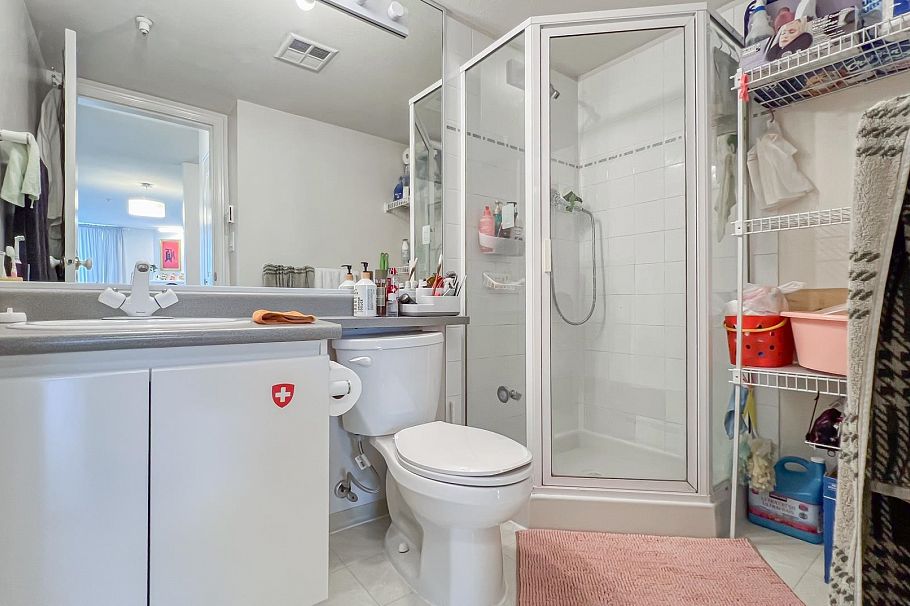 205 8430 Jellicoe Street Vancouver, BC - 8