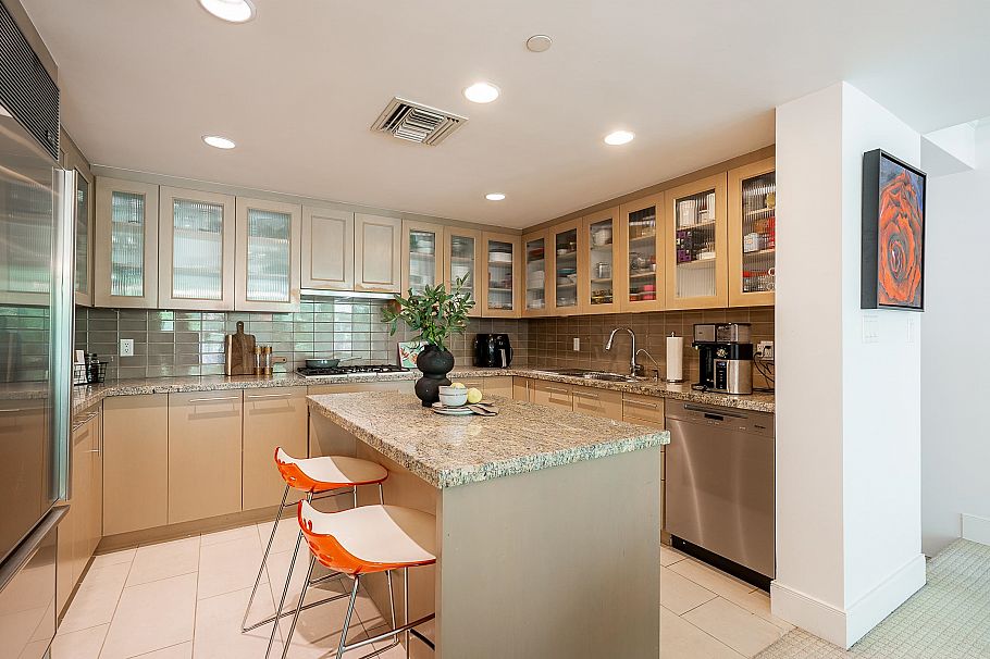 TH9 1650 Bayshore Drive Vancouver, BC - 9