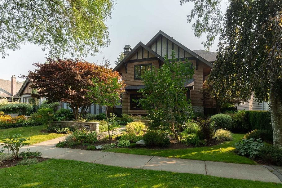 3230 W 31st Avenue Vancouver, BC - 1