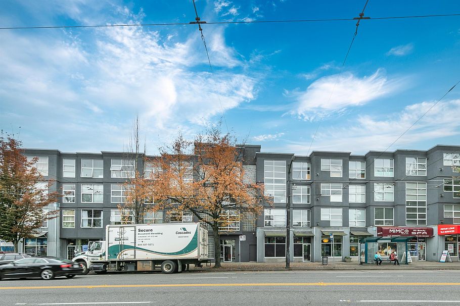 PH11 418 E Broadway Vancouver, BC - 1