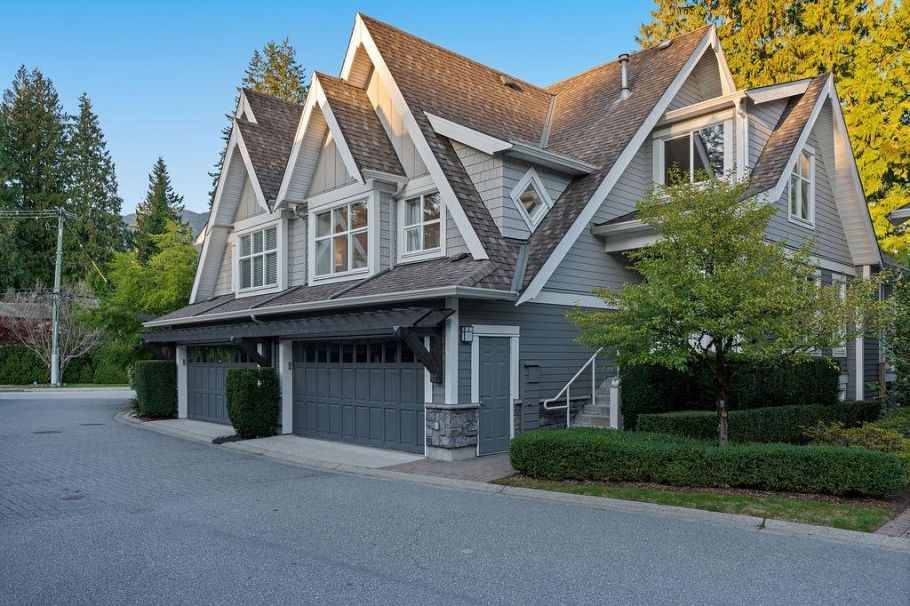 3761 Edgemont Boulevard North Vancouver, BC - 1
