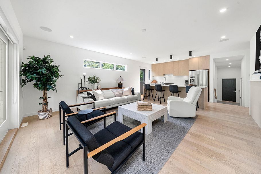 2025 Mackay Avenue North Vancouver, BC - 3