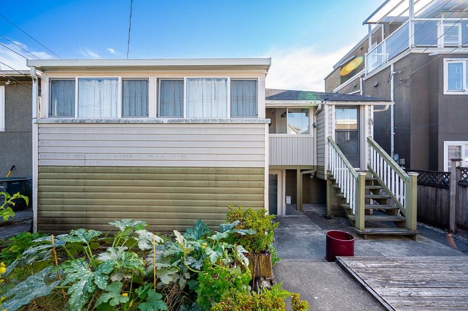 1595 E 36th Avenue Vancouver, BC - 27