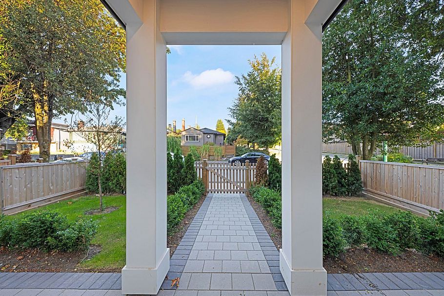 5325 Inverness Street Vancouver, BC - 3