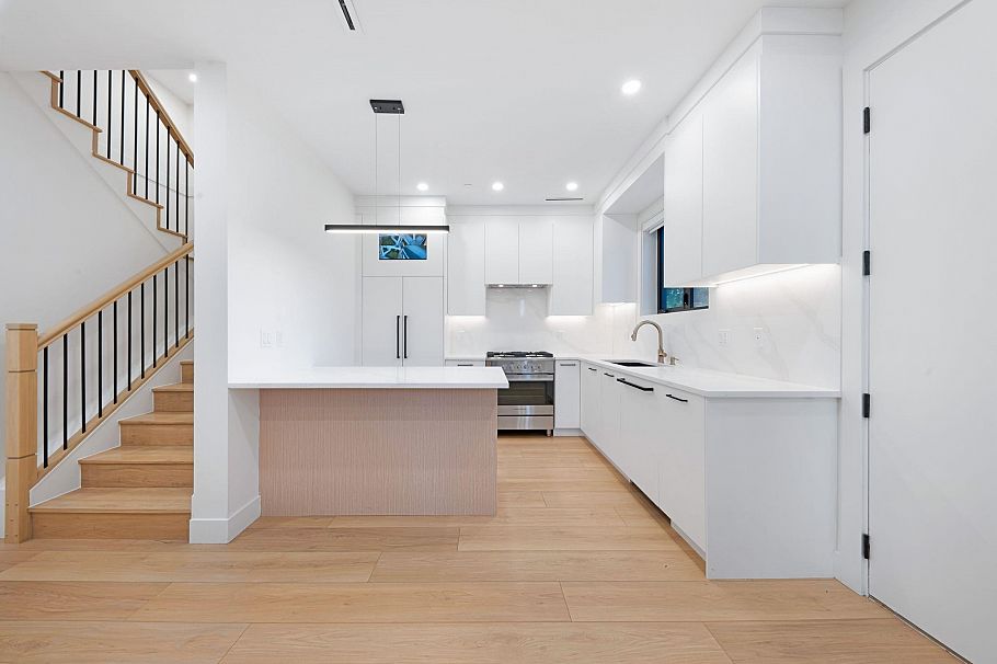 5325 Inverness Street Vancouver, BC - 5