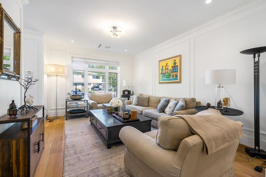 3210 E 62 Avenue Vancouver, BC - 4