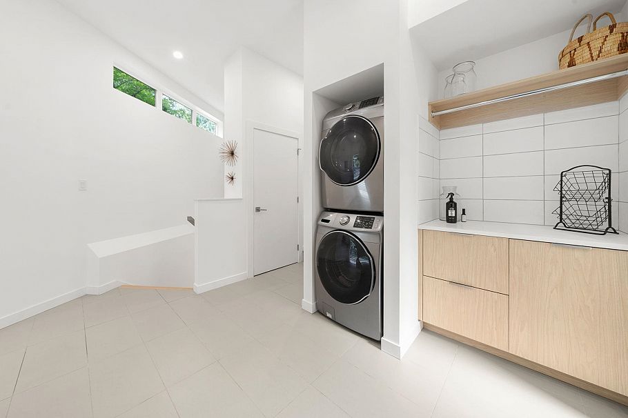 2025 Mackay Avenue North Vancouver, BC - 26